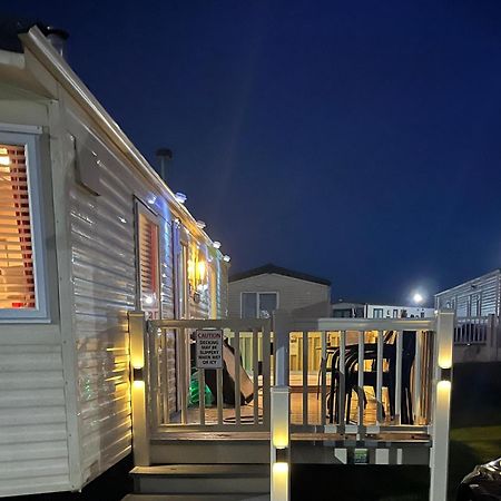 Calypso Hot Tub Breaks Tattershall Lakes Pet Friendly 外观 照片