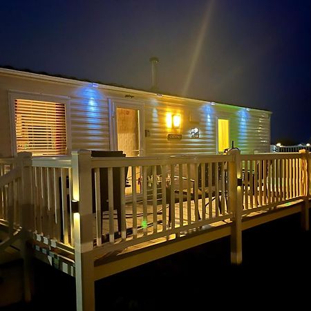 Calypso Hot Tub Breaks Tattershall Lakes Pet Friendly 外观 照片