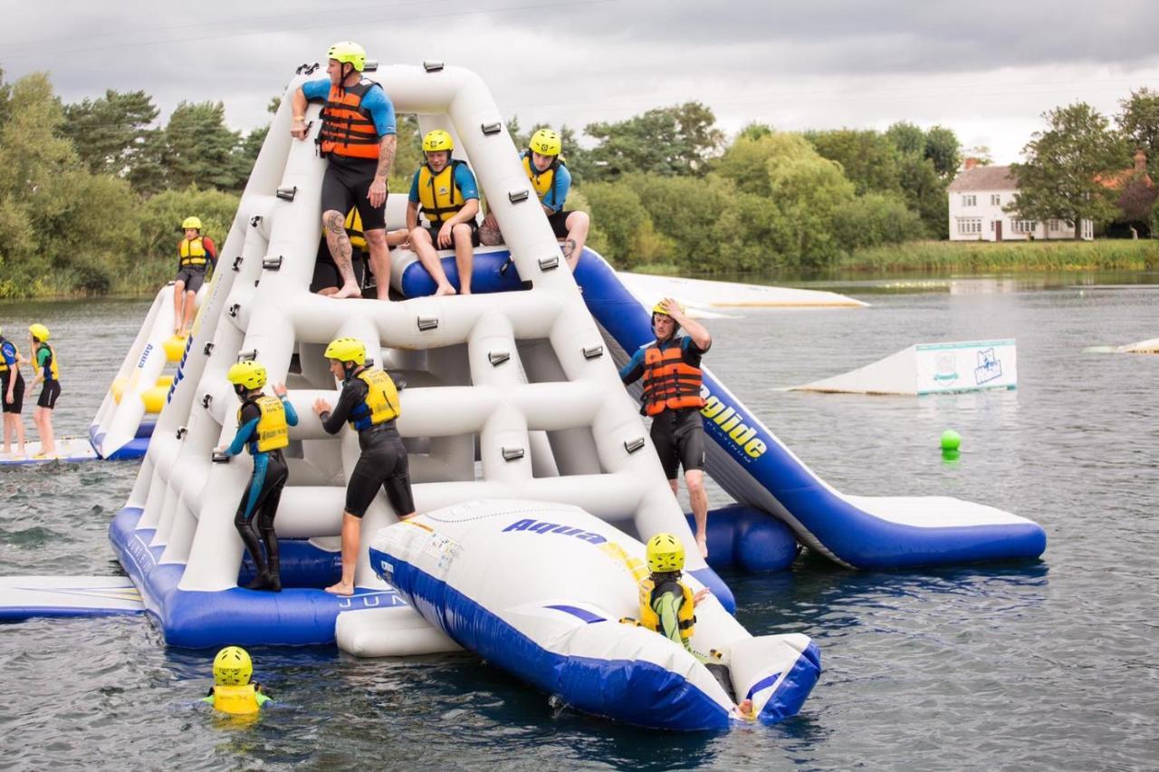 Calypso Hot Tub Breaks Tattershall Lakes Pet Friendly 外观 照片