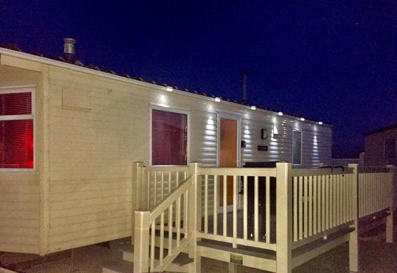 Calypso Hot Tub Breaks Tattershall Lakes Pet Friendly 外观 照片