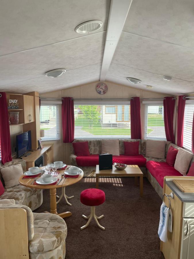 Calypso Hot Tub Breaks Tattershall Lakes Pet Friendly 外观 照片