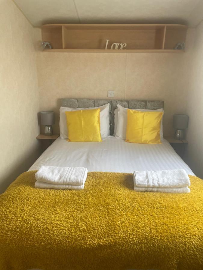 Calypso Hot Tub Breaks Tattershall Lakes Pet Friendly 外观 照片