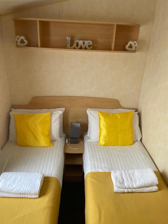 Calypso Hot Tub Breaks Tattershall Lakes Pet Friendly 外观 照片