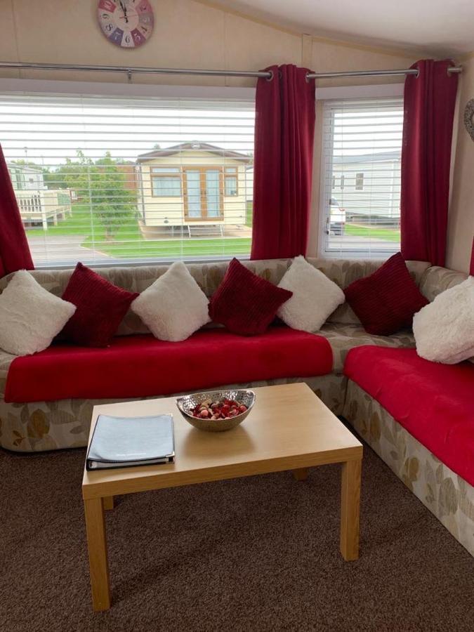 Calypso Hot Tub Breaks Tattershall Lakes Pet Friendly 外观 照片