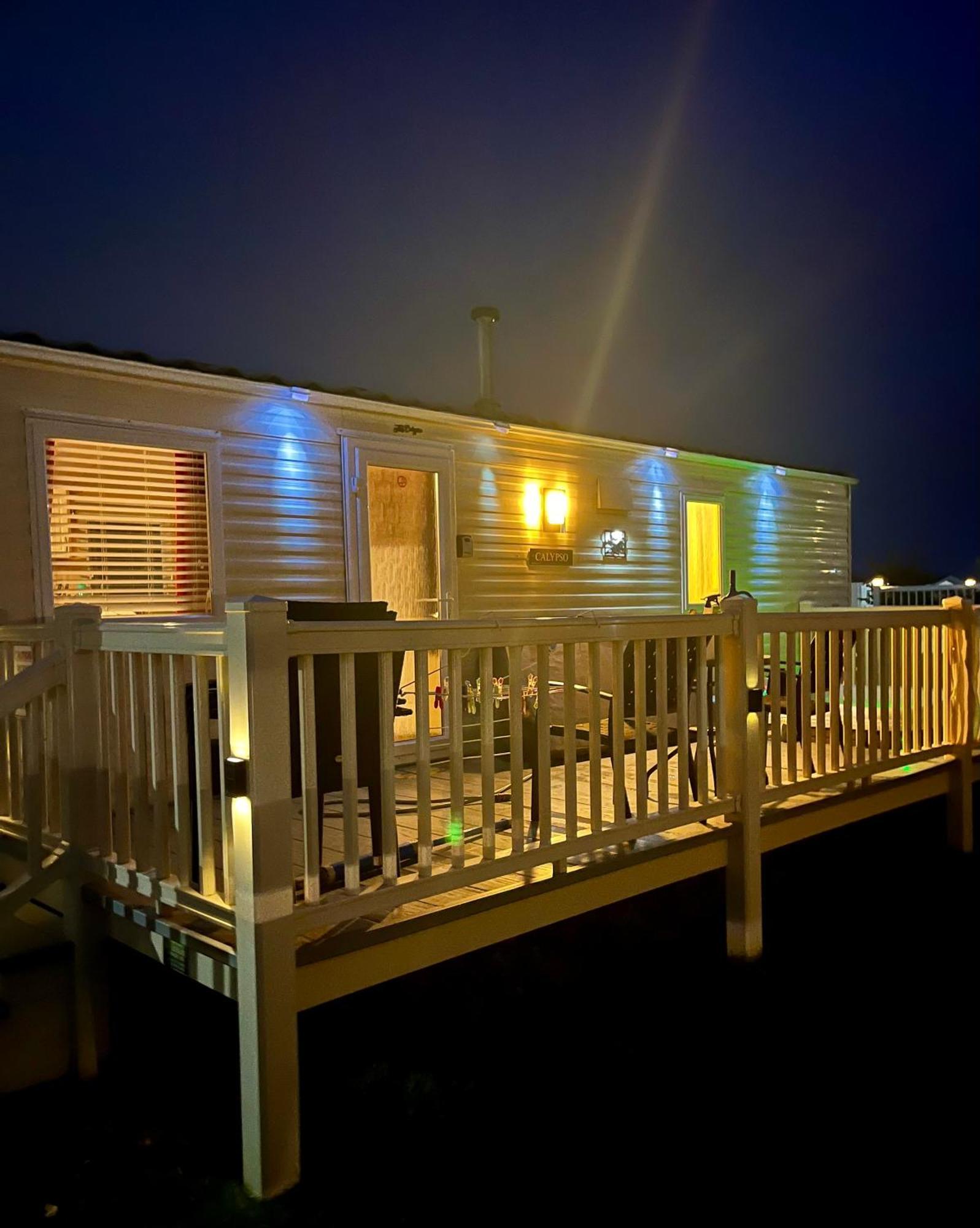 Calypso Hot Tub Breaks Tattershall Lakes Pet Friendly 外观 照片